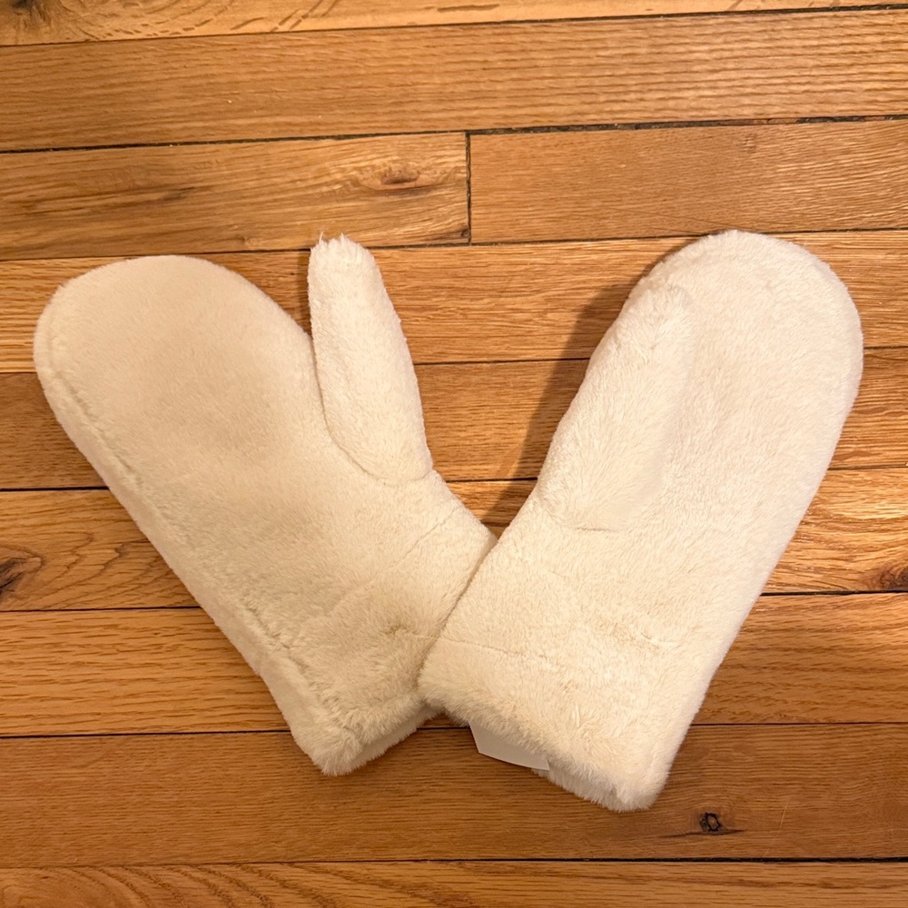 NWT Mittens - Picture 2 of 2